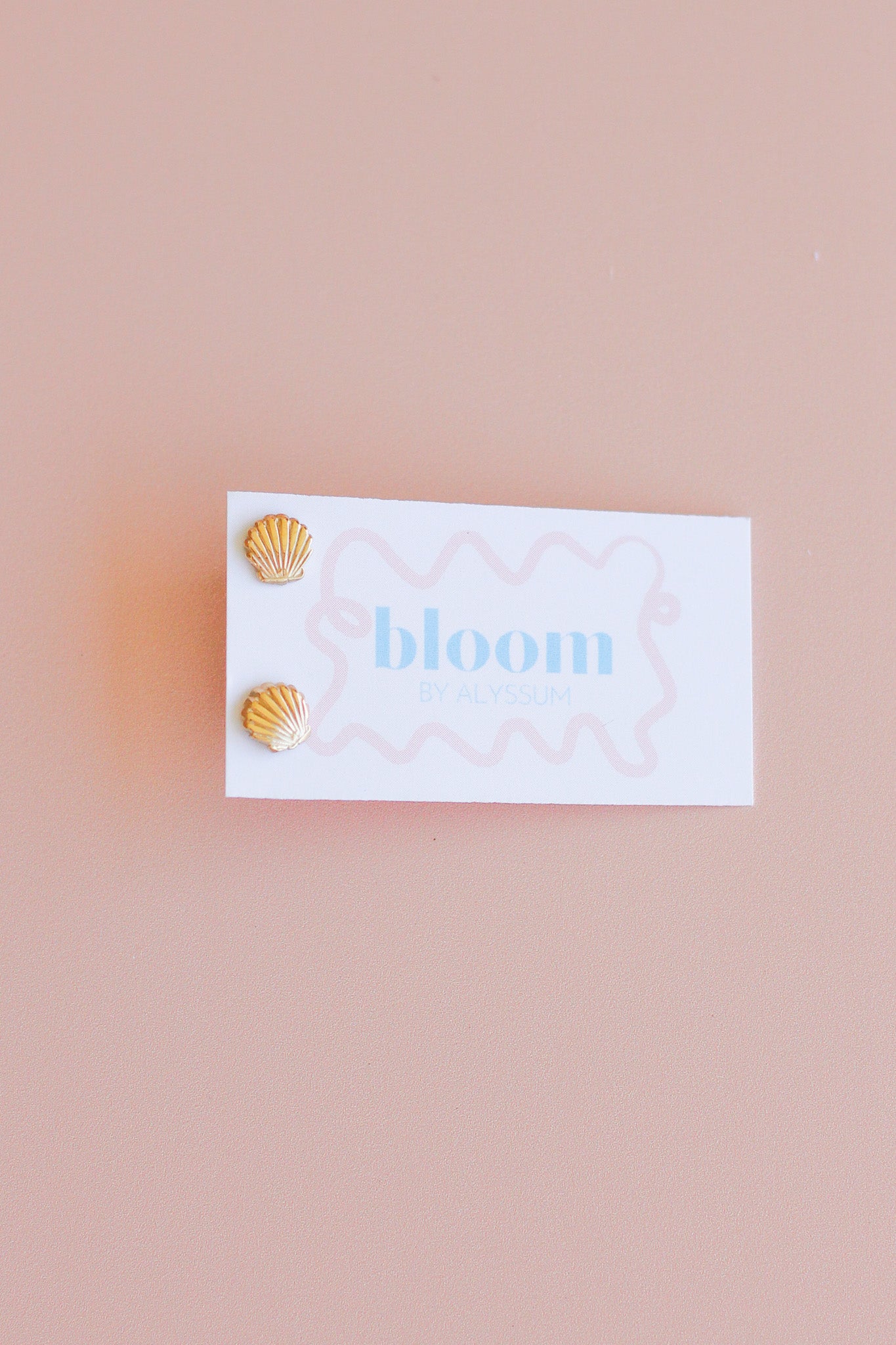 ariel - mini shell studs