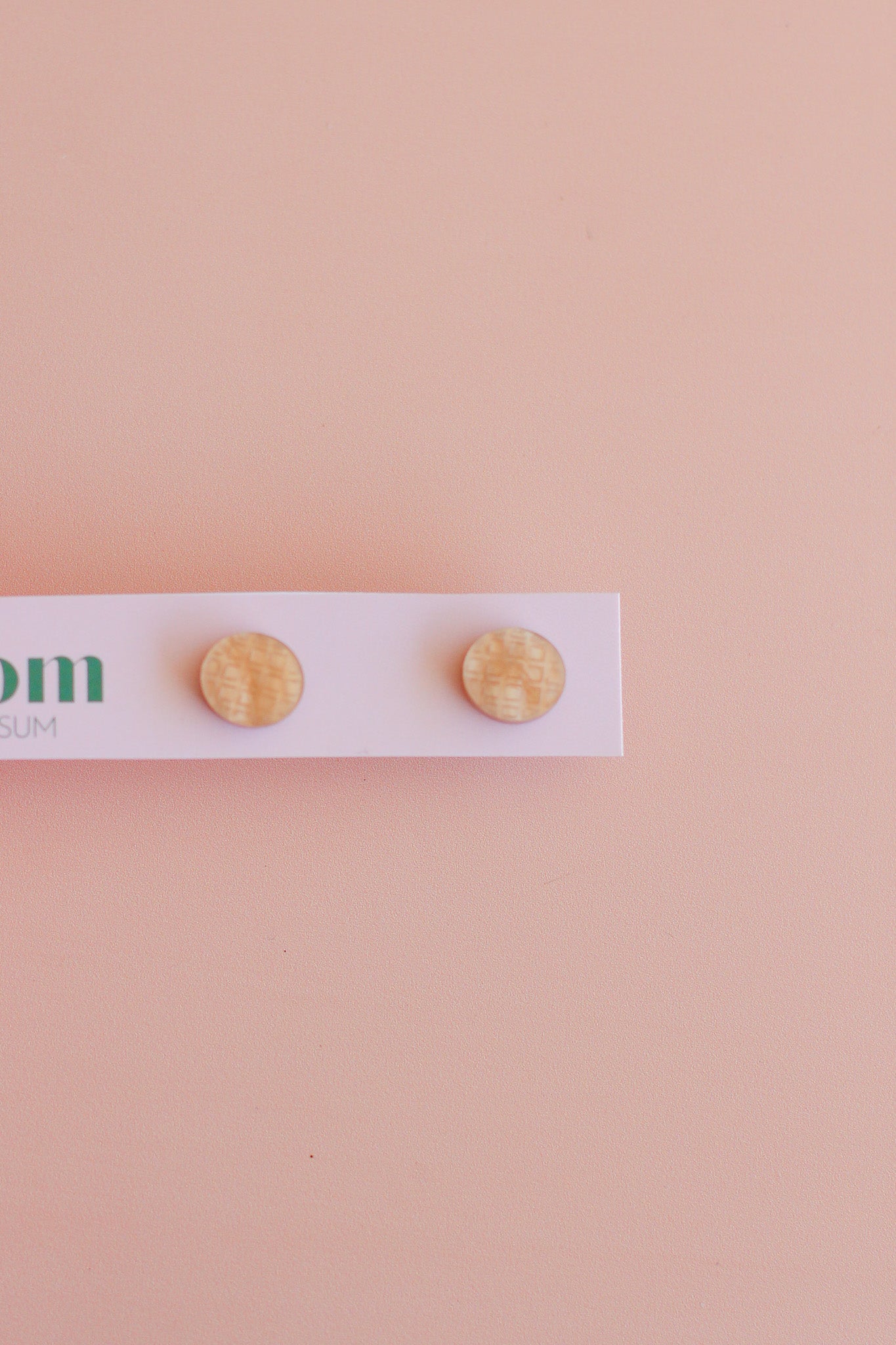 leslie - waffle studs