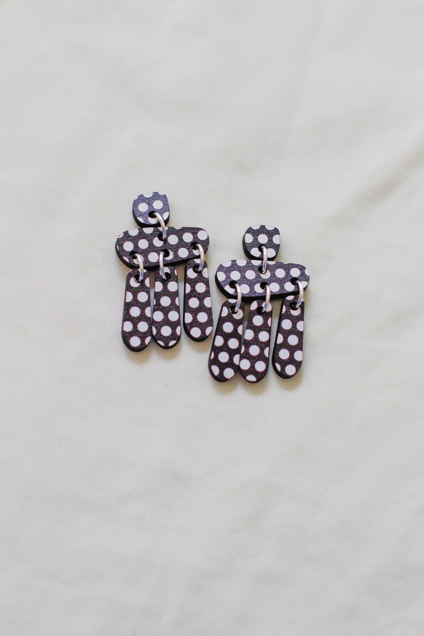 maple - patterned organic shape wooden dangle earrings