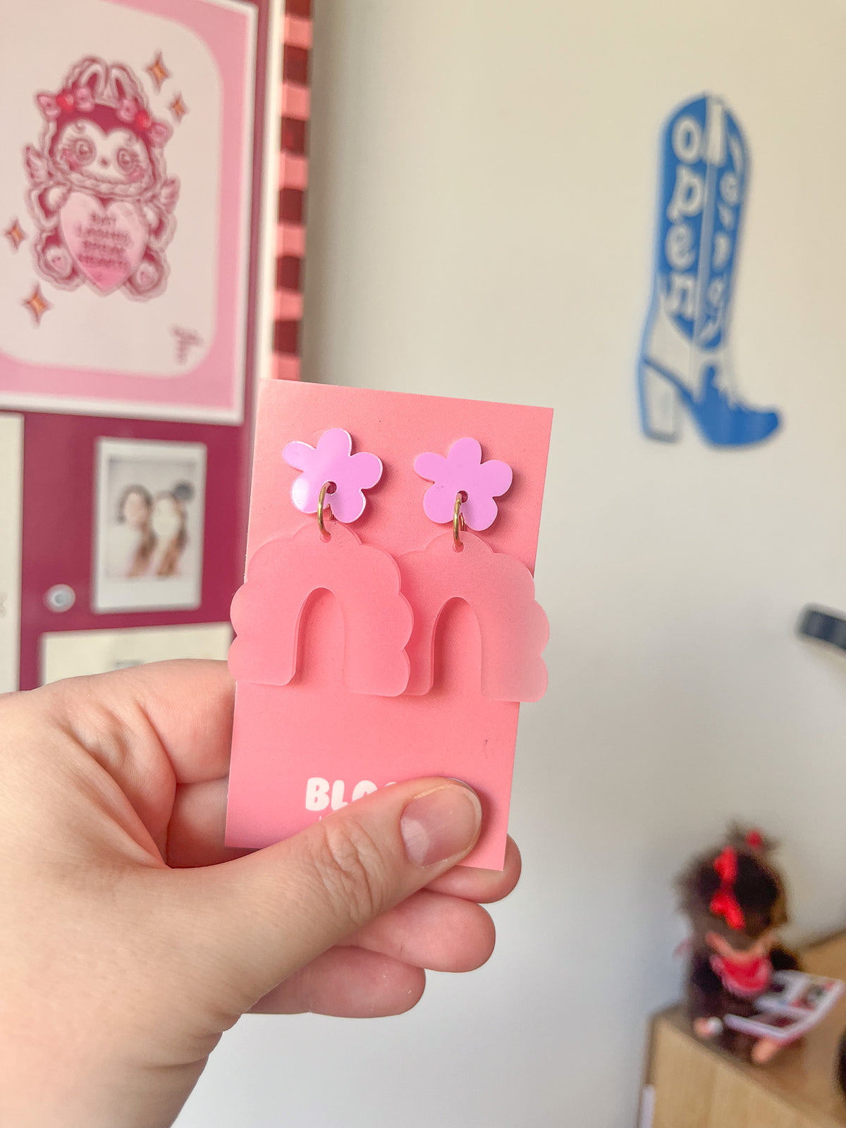 doris - flower arch dangle earrings