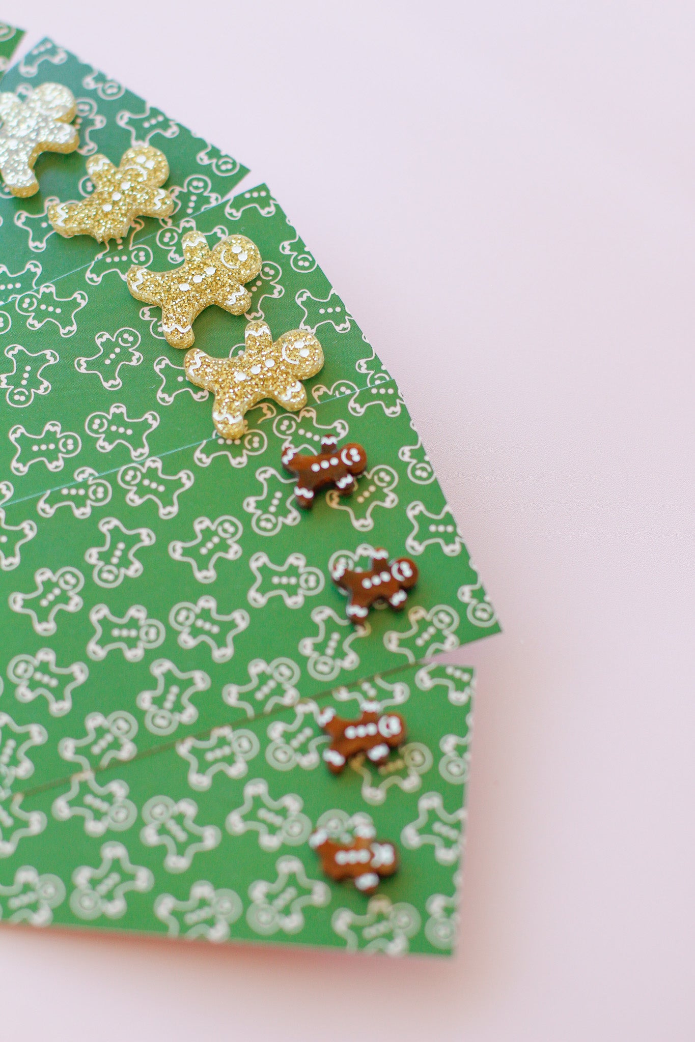 gingy - gingerbread mini brown studs