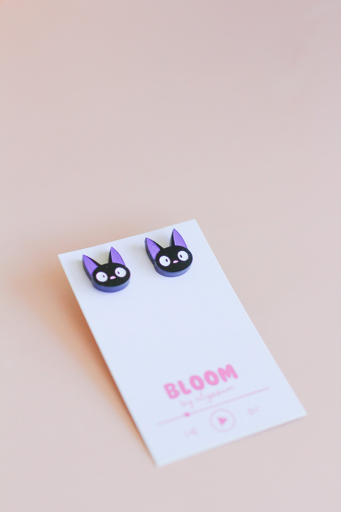 jiji - black cat studs