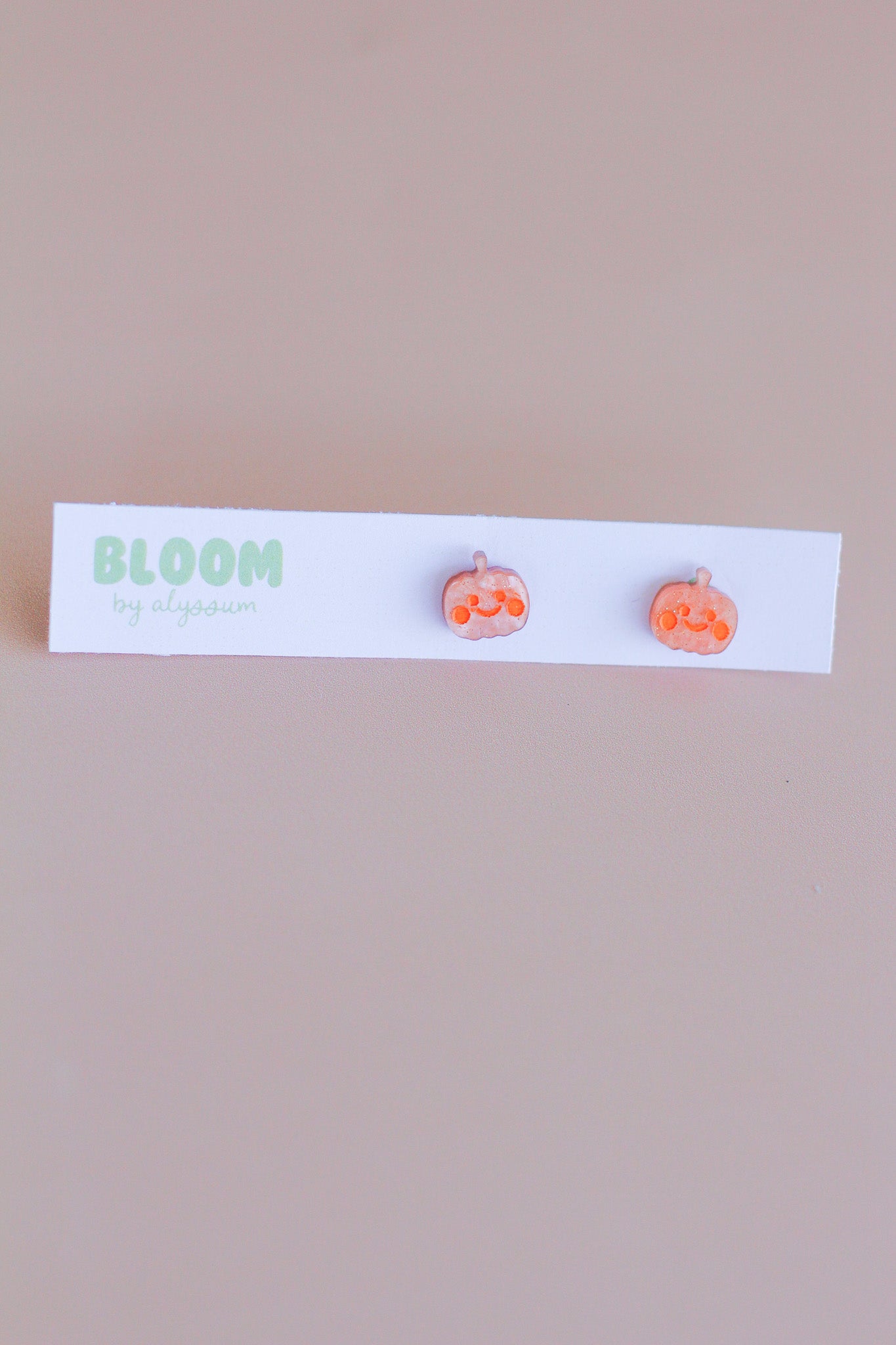 jackie - mini pumpkin studs