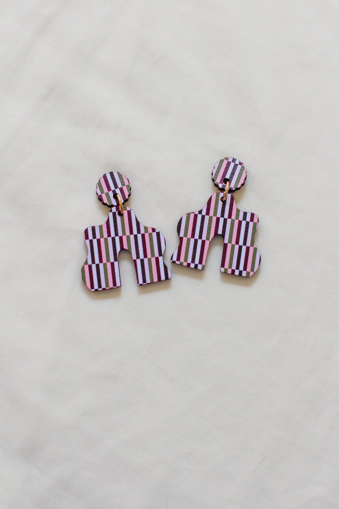 maple - patterned arch wooden dangle earrings
