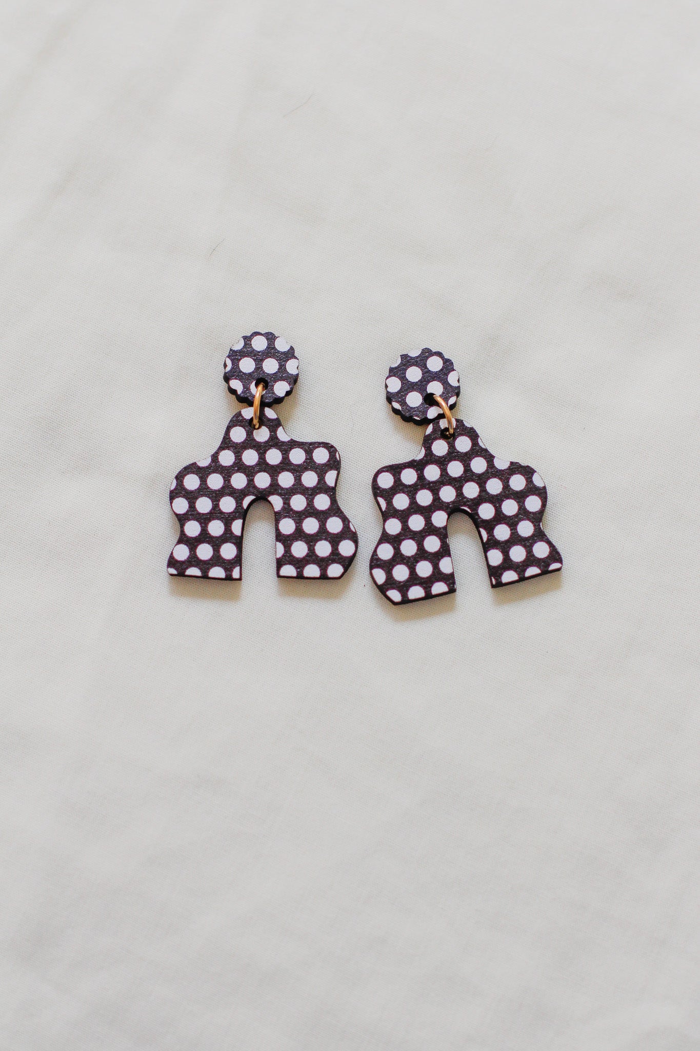 maple - patterned arch wooden dangle earrings
