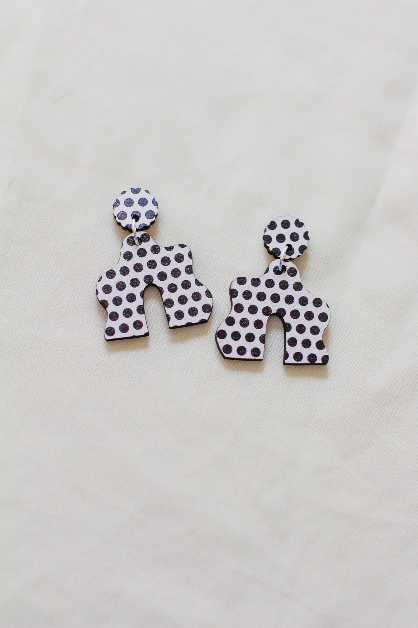 maple - patterned arch wooden dangle earrings
