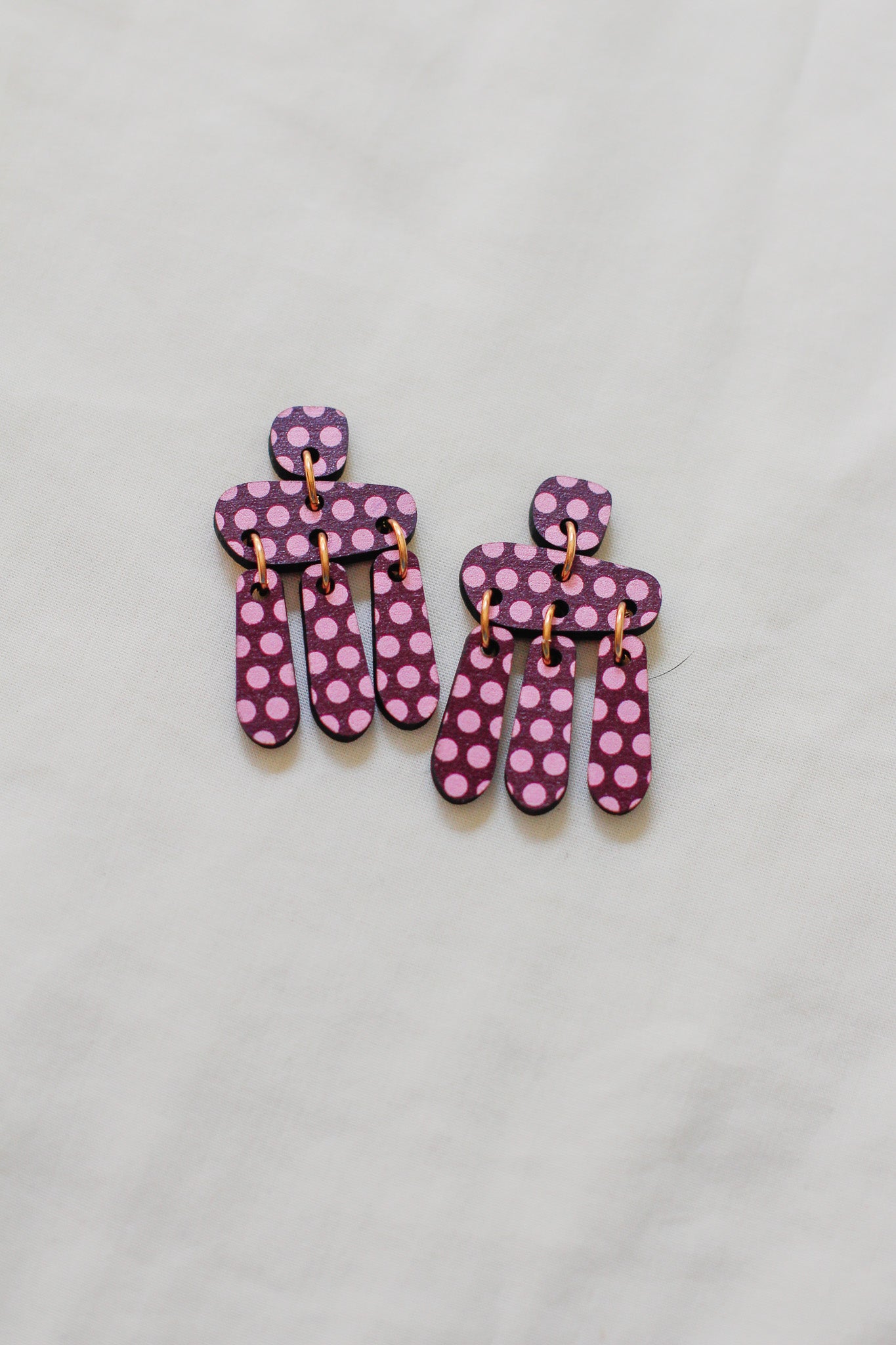 maple - patterned organic shape wooden dangle earrings