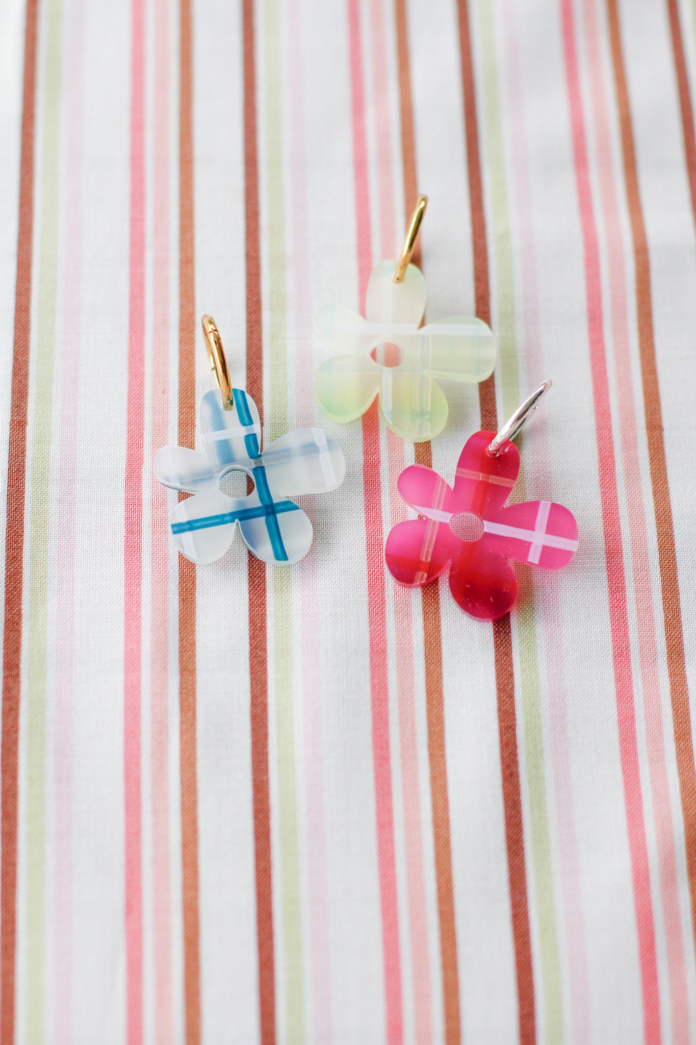 alicia - plaid flower hoop earrings